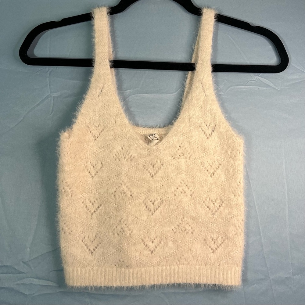 🤍 Cotton on Body Fuzzy Knit Heart Tank Top